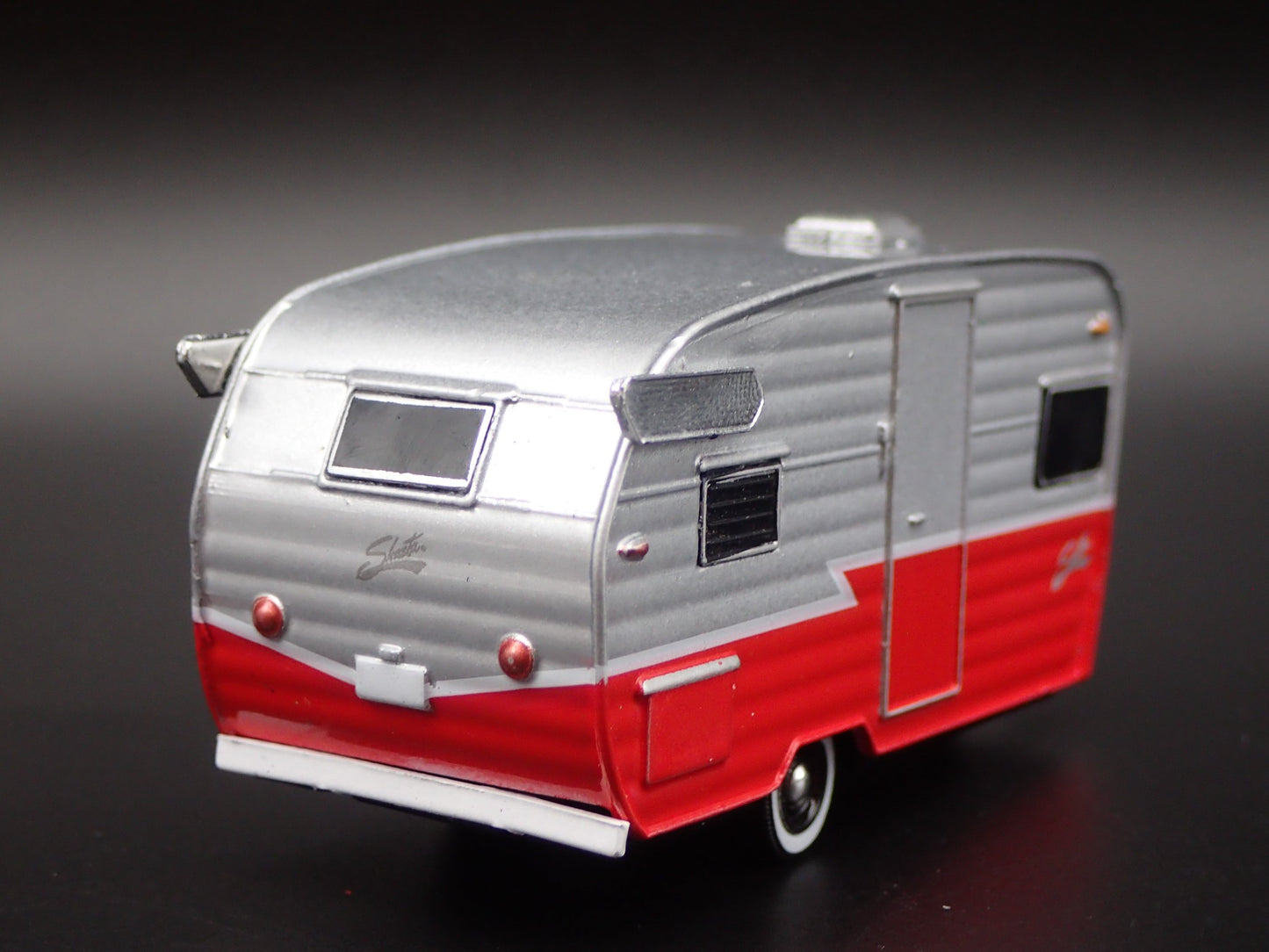 1962 62 SHASTA AIRFLYTE TRAILER CAMPER RARE 1:64 SCALE DIORAMA DIECAST MODEL CAR