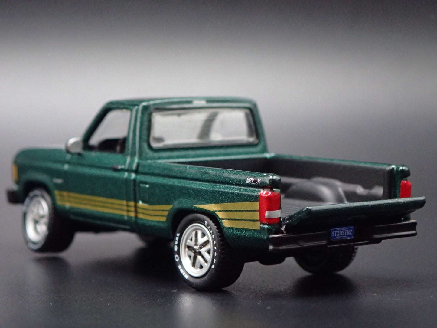 1987 87 FORD RANGER STX PICKUP TRUCK GREEN 1:64 SCALE DIORAMA DIECAST MODEL CAR