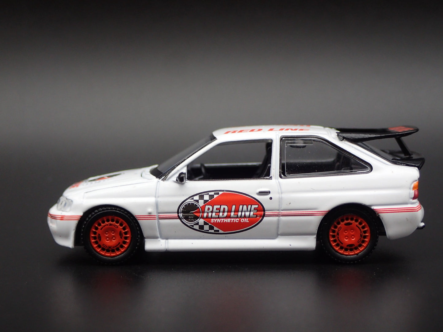 1995 95 FORD ESCORT RS COSWORTH RALLY RED LINE OIL 1:64 SCALE DIECAST MODEL CAR