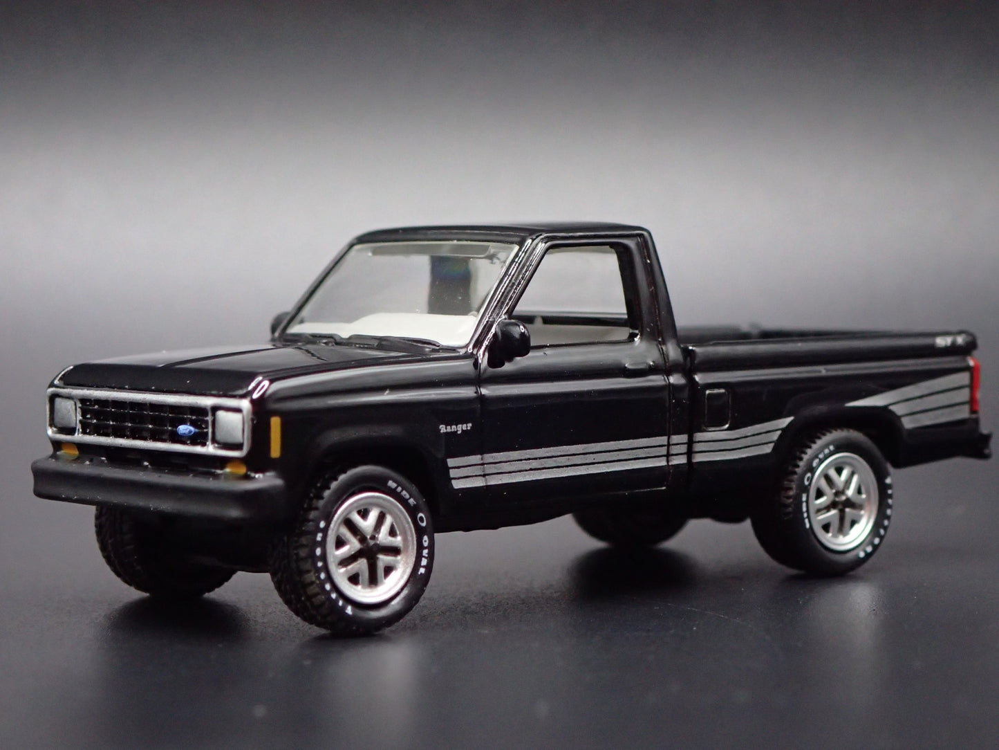 1987 87 FORD RANGER STX PICKUP TRUCK BLACK 1:64 SCALE DIORAMA DIECAST MODEL CAR