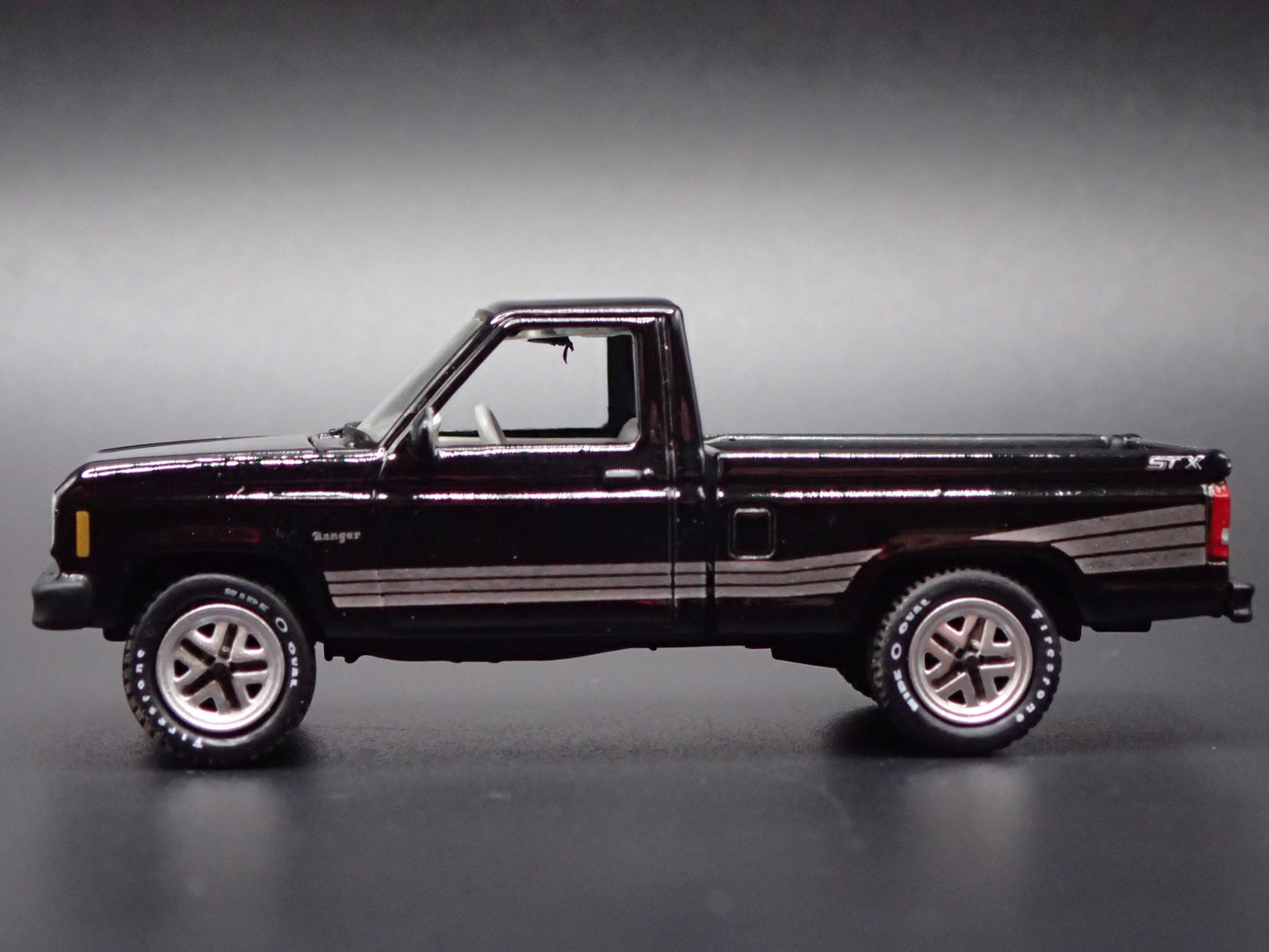 1987 87 FORD RANGER STX PICKUP TRUCK BLACK 1:64 SCALE DIORAMA DIECAST MODEL CAR