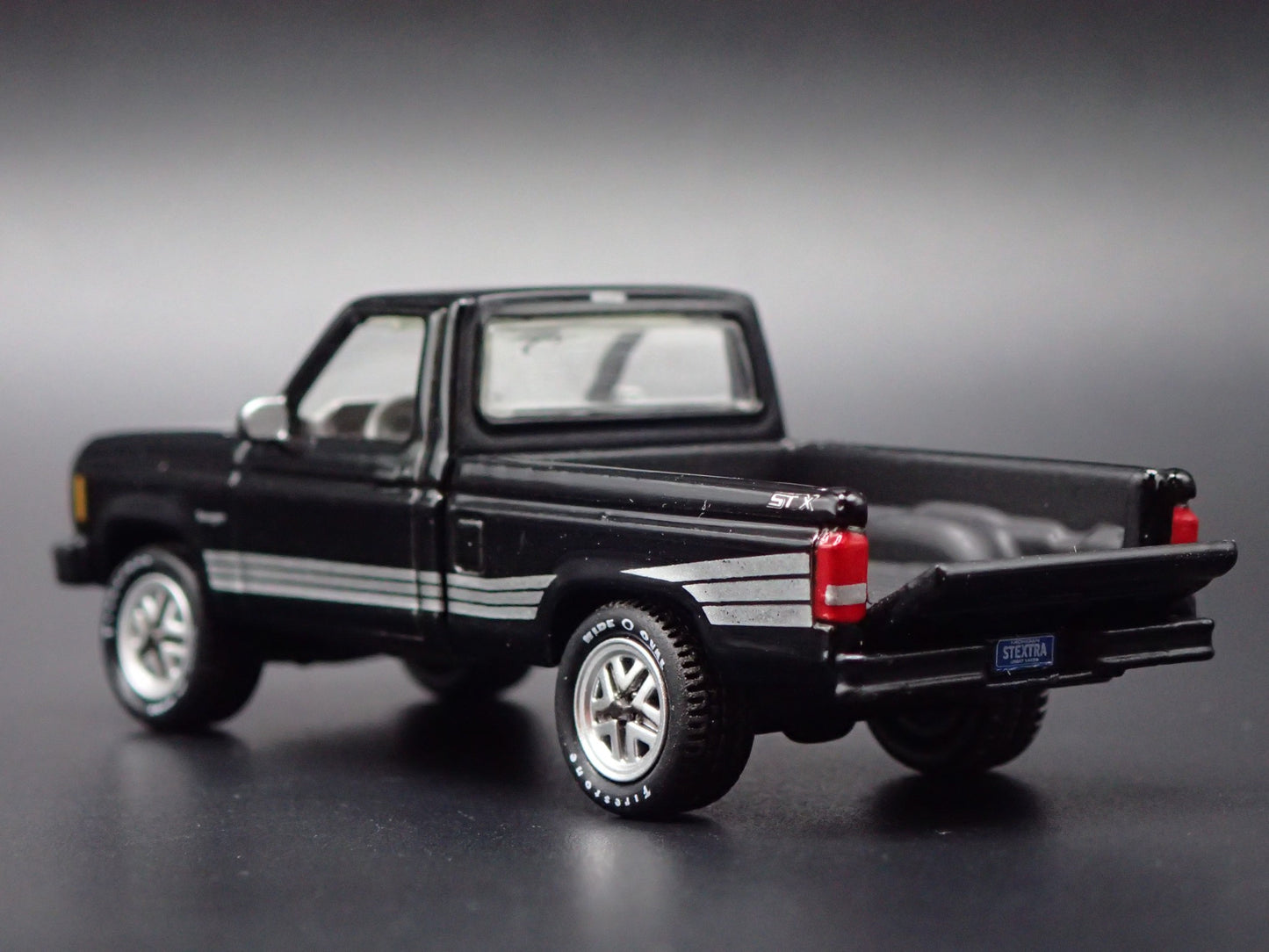 1987 87 FORD RANGER STX PICKUP TRUCK BLACK 1:64 SCALE DIORAMA DIECAST MODEL CAR