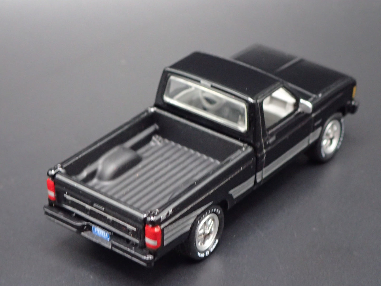 1987 87 FORD RANGER STX PICKUP TRUCK BLACK 1:64 SCALE DIORAMA DIECAST MODEL CAR