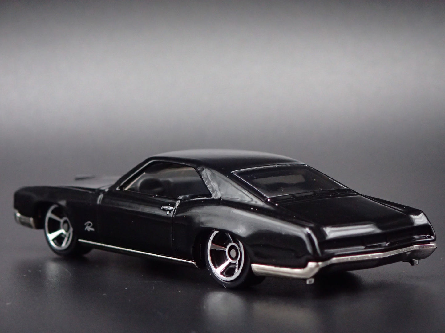1966 66 BUICK RIVIERA BLACK 1:64 SCALE COLLECTIBLE DIORAMA DIECAST MODEL CAR