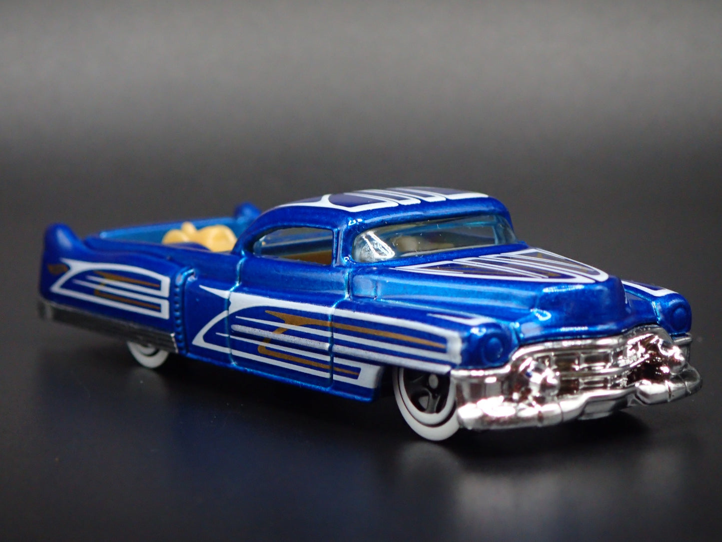 1953 53 CADILLAC CADDY CUSTOM TRUCK BLUE 1:64 SCALE DIORAMA DIECAST MODEL CAR