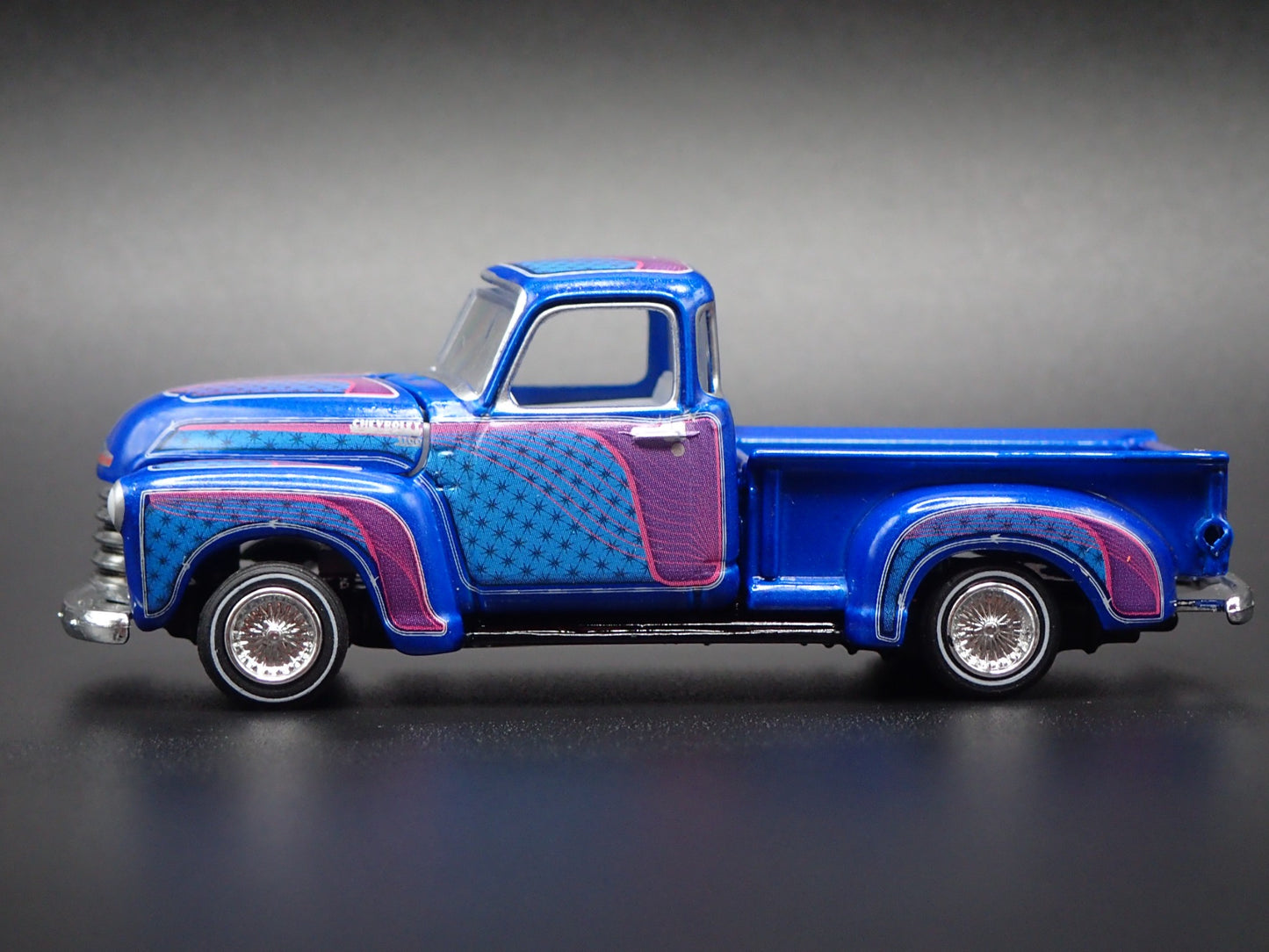 1947-1953 CHEVY CHEVROLET PICKUP TRUCK BLUE 1:64 SCALE DIORAMA DIECAST MODEL CAR