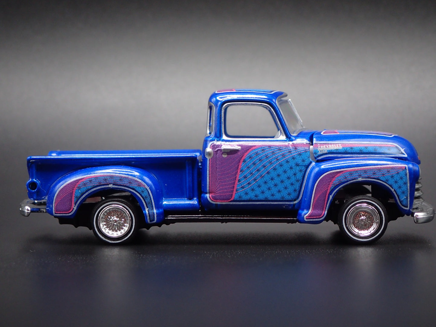 1947-1953 CHEVY CHEVROLET PICKUP TRUCK BLUE 1:64 SCALE DIORAMA DIECAST MODEL CAR