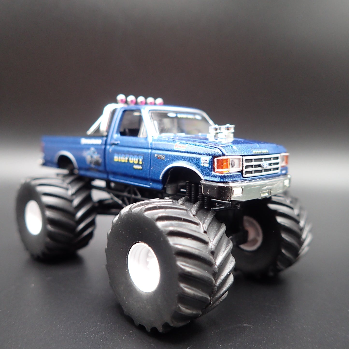 BIGFOOT #3 MONSTER TRUCK 1987 FORD F250 1/64 SCALE COLLECTIBLE DIECAST MODEL CAR
