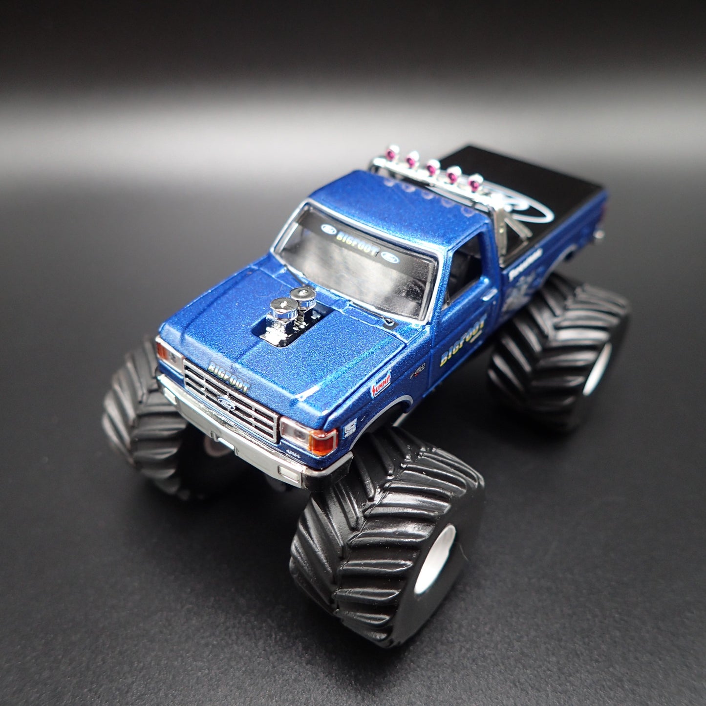 BIGFOOT #3 MONSTER TRUCK 1987 FORD F250 1/64 SCALE COLLECTIBLE DIECAST MODEL CAR