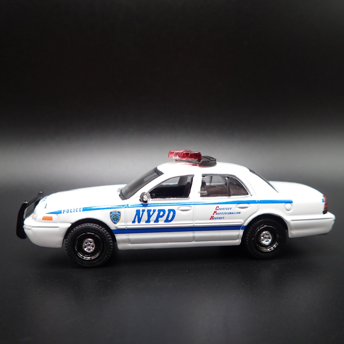 2011 11 FORD POLICE INTERCEPTOR NYPD 1:64 SCALE COLLECTIBLE DIECAST MODEL CAR