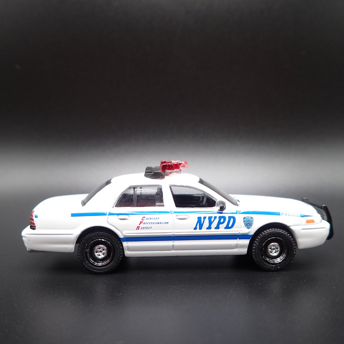 2011 11 FORD POLICE INTERCEPTOR NYPD 1:64 SCALE COLLECTIBLE DIECAST MODEL CAR