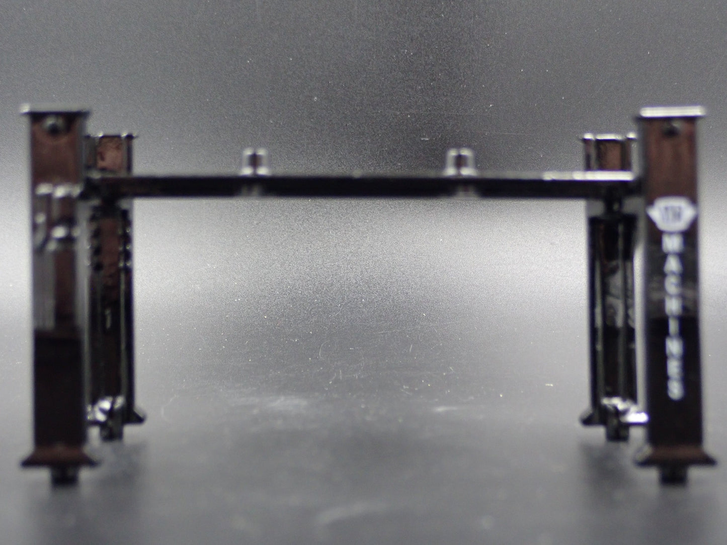 1:64 SCALE AUTO SHOP MECHANIC GARAGE 4 POST CAR LIFT DIORAMA MODEL DIECAST PROP