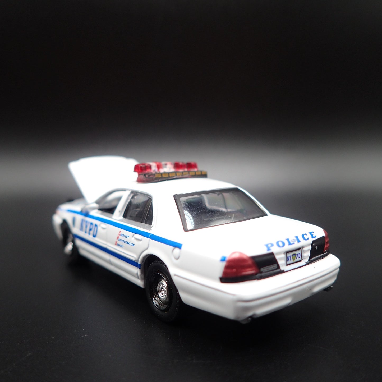2011 11 FORD POLICE INTERCEPTOR NYPD 1:64 SCALE COLLECTIBLE DIECAST MODEL CAR
