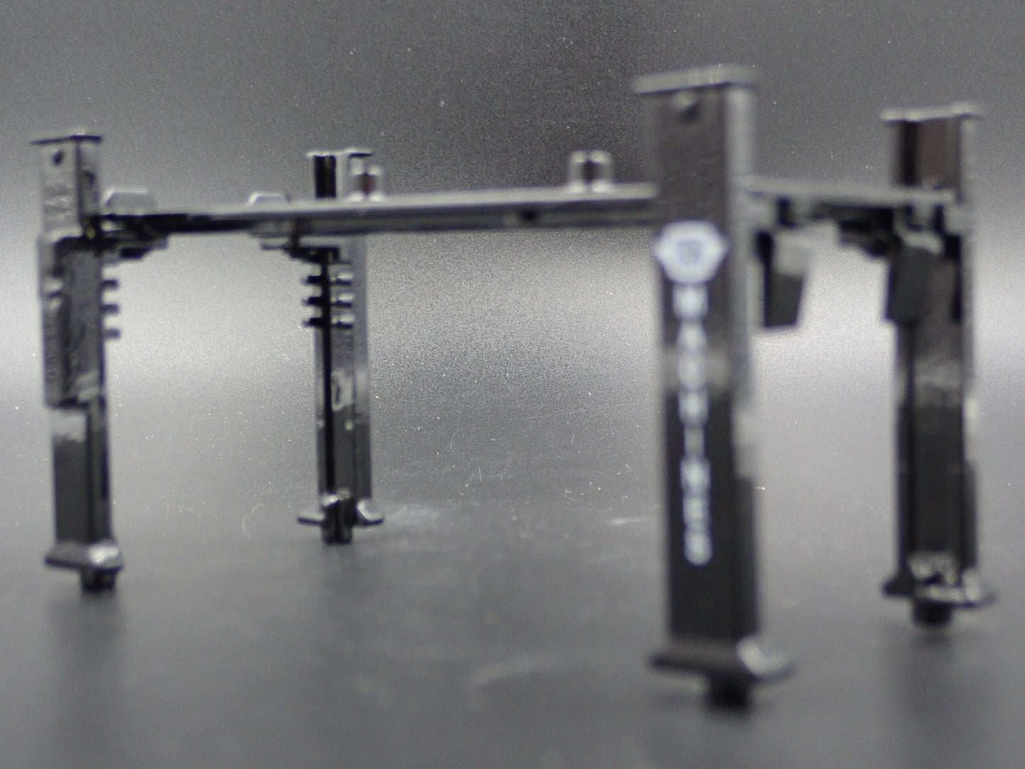 1:64 SCALE AUTO SHOP MECHANIC GARAGE 4 POST CAR LIFT DIORAMA MODEL DIECAST PROP