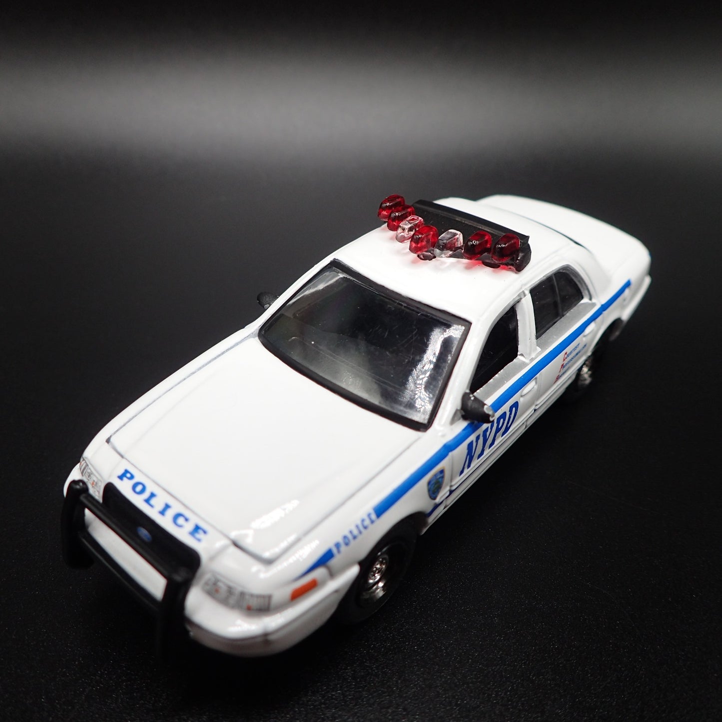 2011 11 FORD POLICE INTERCEPTOR NYPD 1:64 SCALE COLLECTIBLE DIECAST MODEL CAR