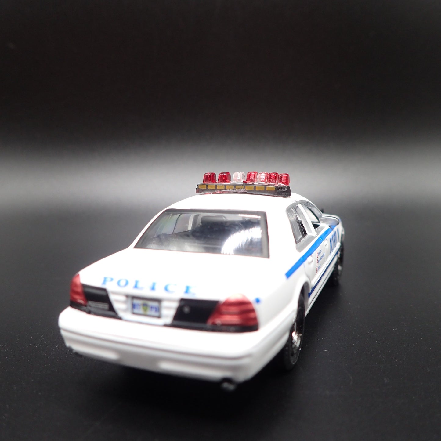 2011 11 FORD POLICE INTERCEPTOR NYPD 1:64 SCALE COLLECTIBLE DIECAST MODEL CAR