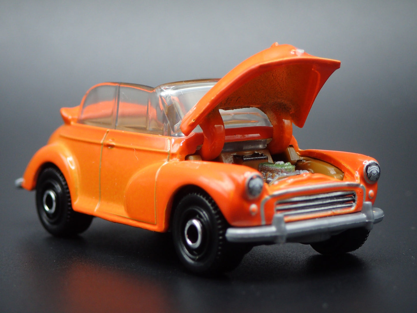MORRIS MINOR SALOON CONVERTIBLE 2 TWO DOOR 1:64 SCALE DIORAMA DIECAST MODEL CAR
