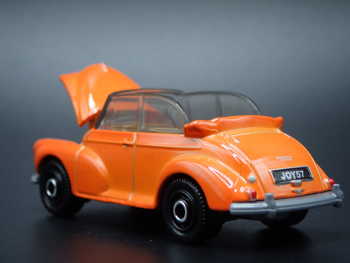 MORRIS MINOR SALOON CONVERTIBLE 2 TWO DOOR 1:64 SCALE DIORAMA DIECAST MODEL CAR