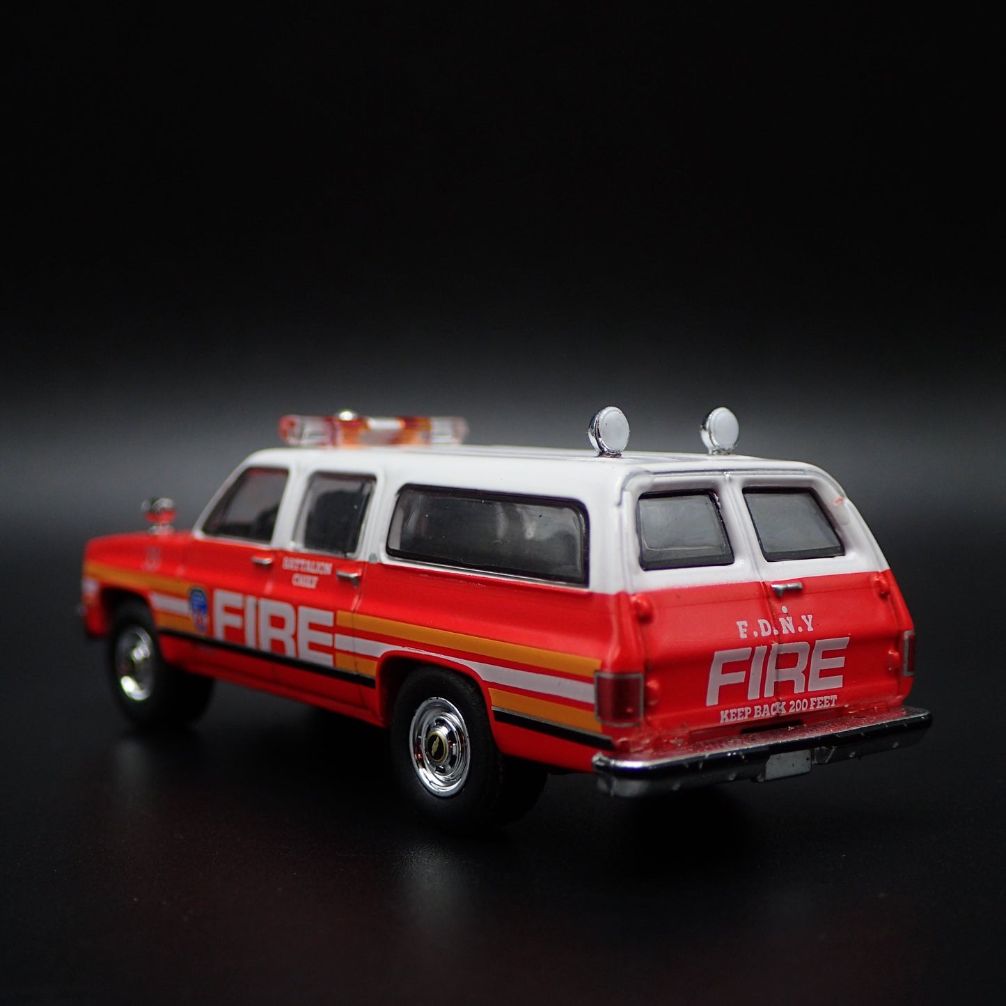 1991 CHEVY CHEVROLET SUBURBAN FDNY FIRE DEPATMENT 1:64 SCALE DIECAST MODEL CAR