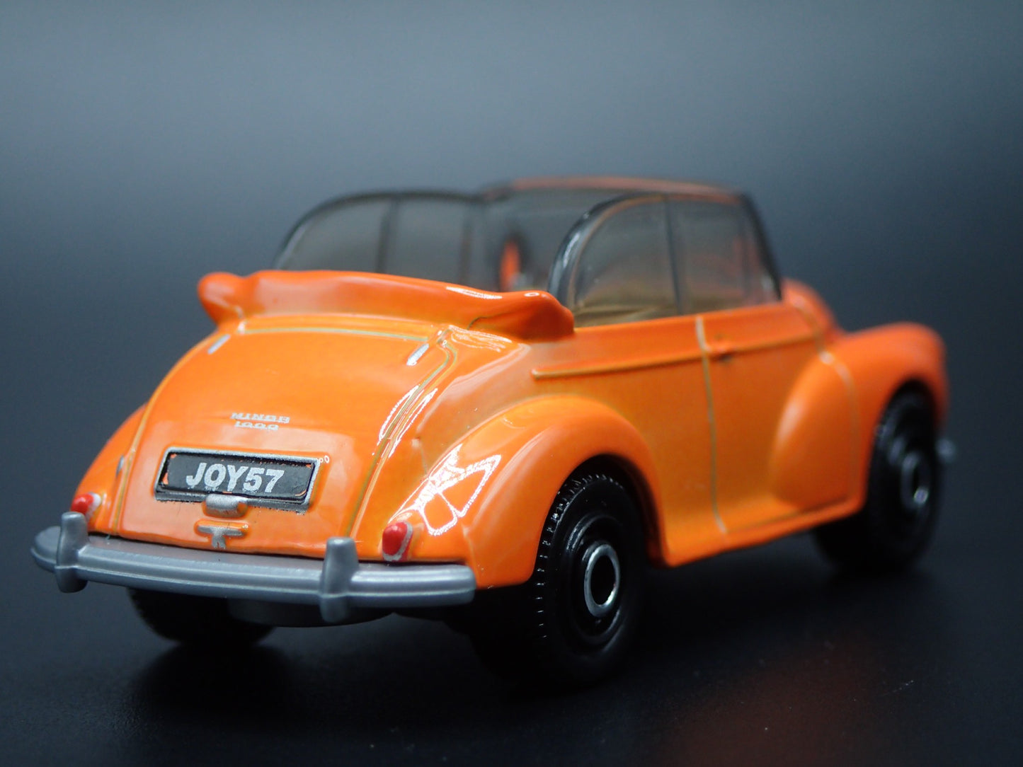 MORRIS MINOR SALOON CONVERTIBLE 2 TWO DOOR 1:64 SCALE DIORAMA DIECAST MODEL CAR