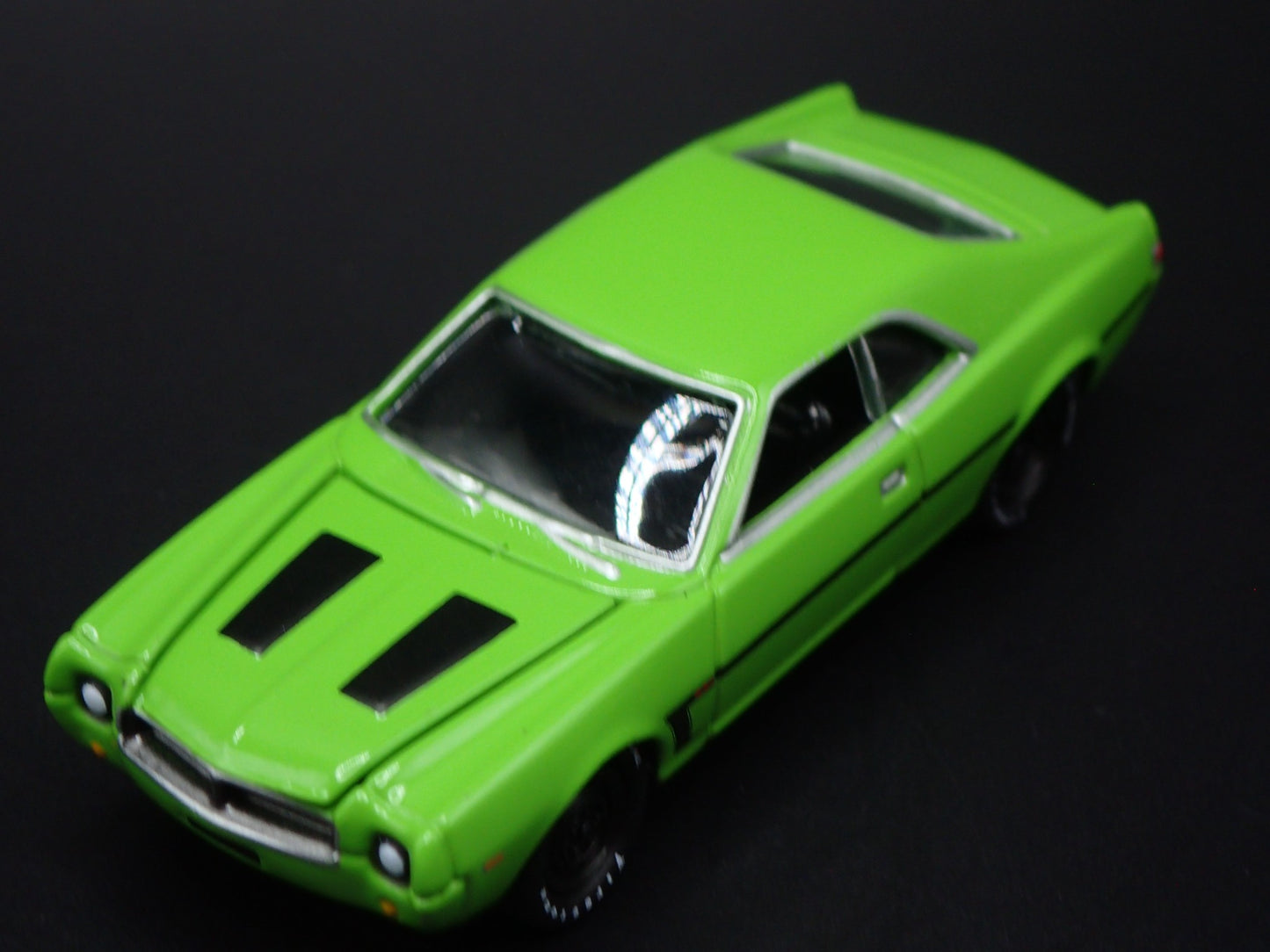 1969 69 AMC JAVELIN MUSCLE CAR SST GREEN 1:64 SCALE DIORAMA DIECAST MODEL CAR