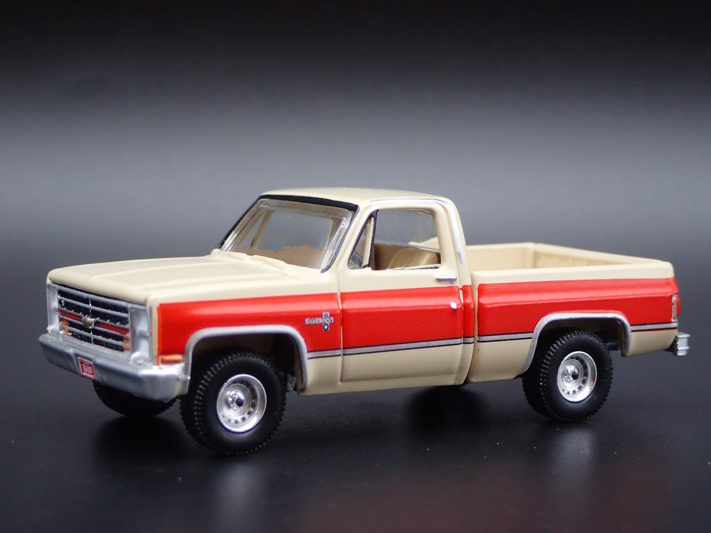 1987 87 CHEVY CHEVROLET SILVERADO R10 PICKUP TRUCK 1/64 SCALE DIECAST MODEL CAR