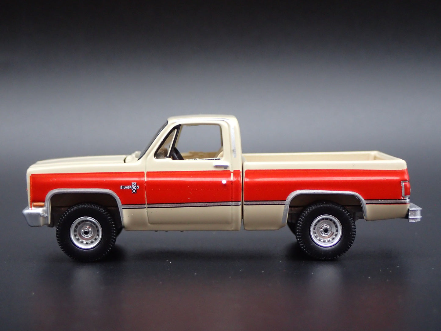 1987 87 CHEVY CHEVROLET SILVERADO R10 PICKUP TRUCK 1/64 SCALE DIECAST MODEL CAR