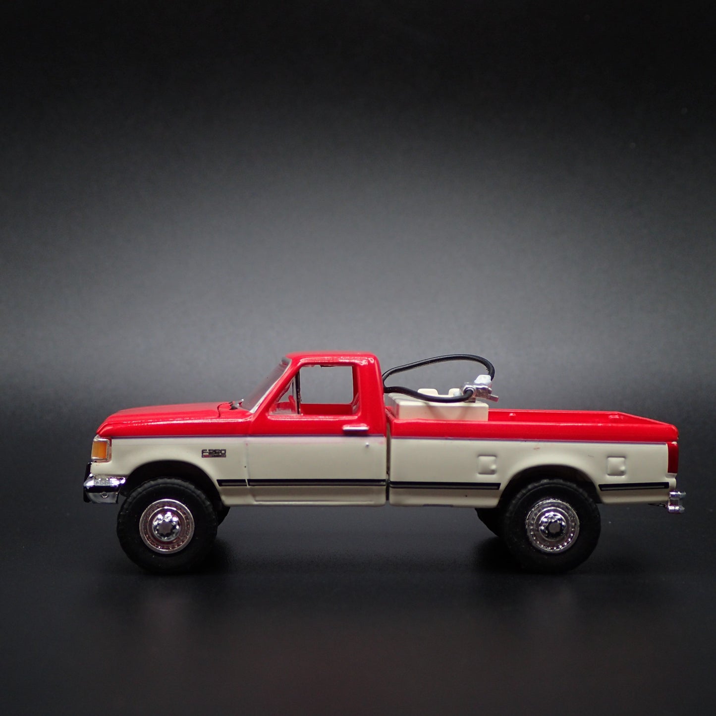1987-1991 FORD F250 XLT PICKUP TRUCK OBS 1:64 SCALE DIORAMA DIECAST MODEL CAR