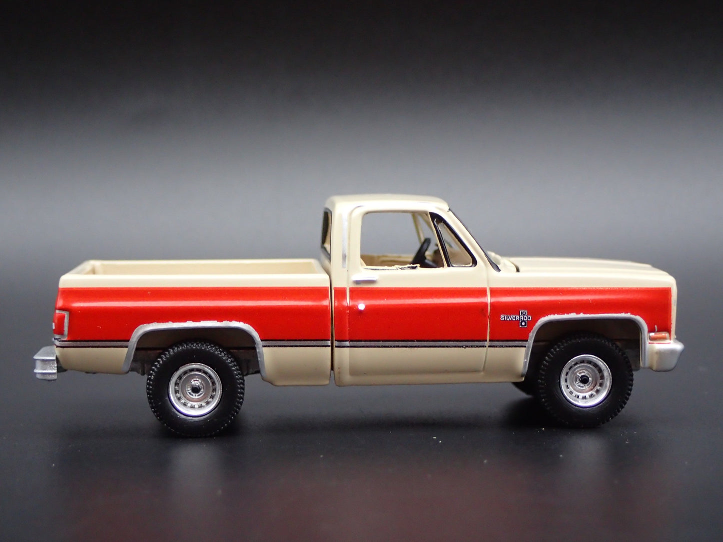 1987 87 CHEVY CHEVROLET SILVERADO R10 PICKUP TRUCK 1/64 SCALE DIECAST MODEL CAR