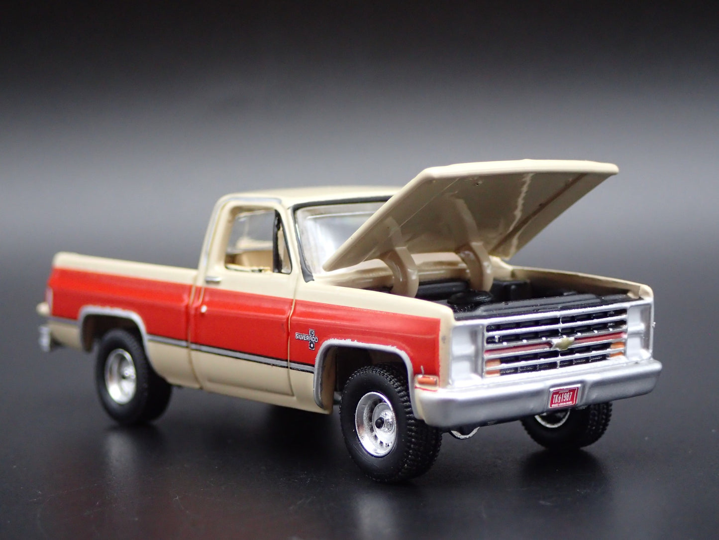 1987 87 CHEVY CHEVROLET SILVERADO R10 PICKUP TRUCK 1/64 SCALE DIECAST MODEL CAR