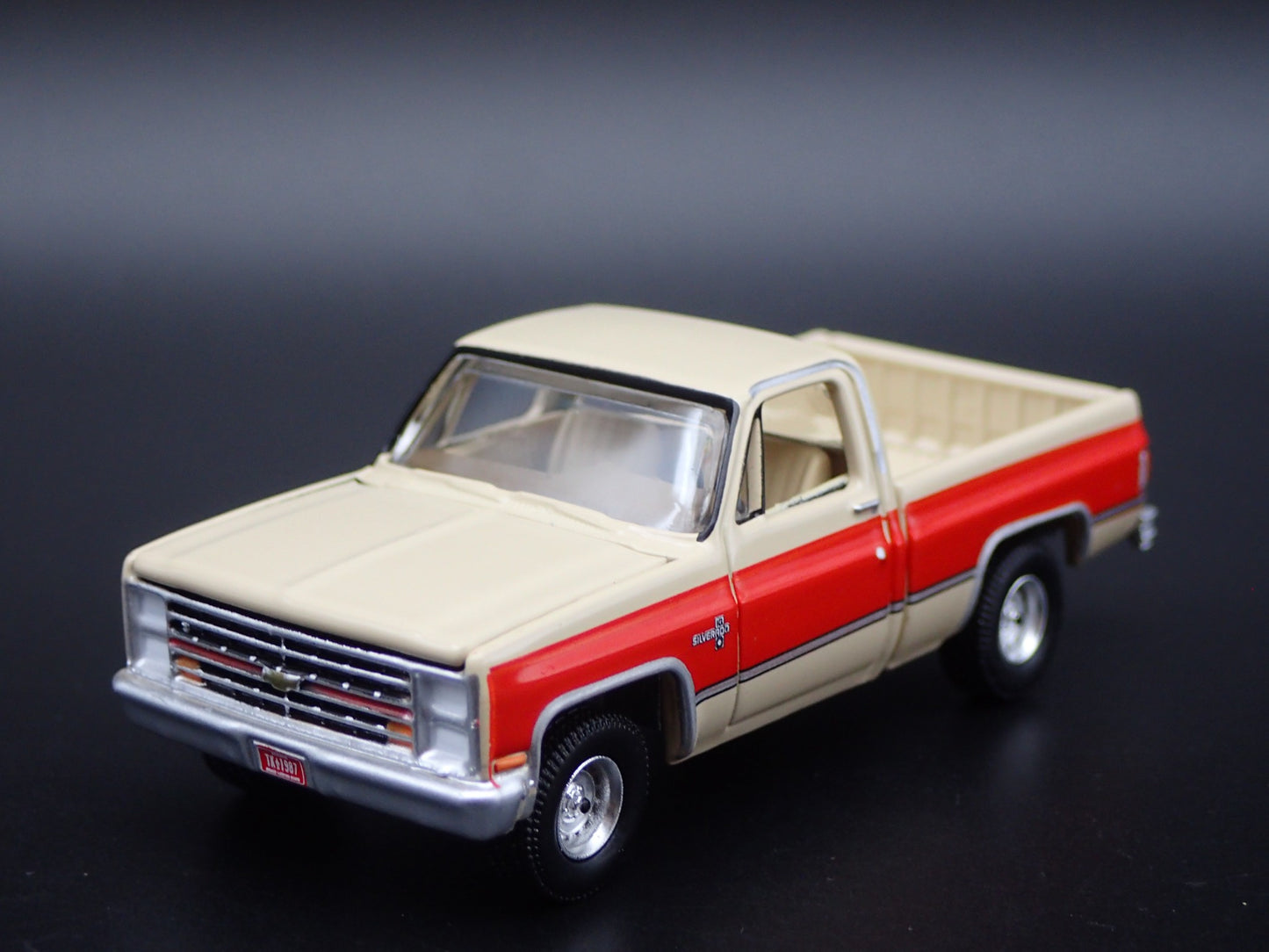 1987 87 CHEVY CHEVROLET SILVERADO R10 PICKUP TRUCK 1/64 SCALE DIECAST MODEL CAR