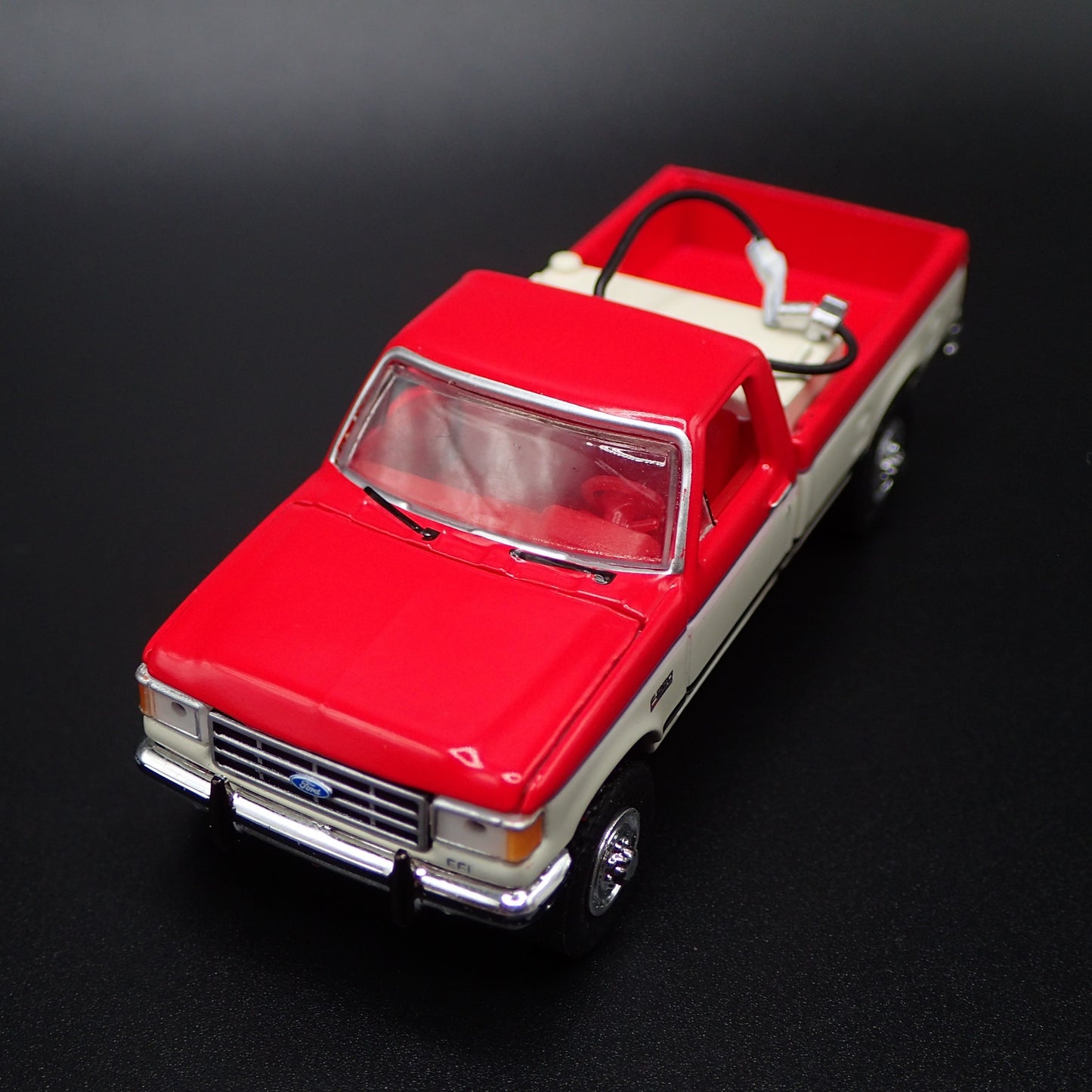 1987-1991 FORD F250 XLT PICKUP TRUCK OBS 1:64 SCALE DIORAMA DIECAST MODEL CAR