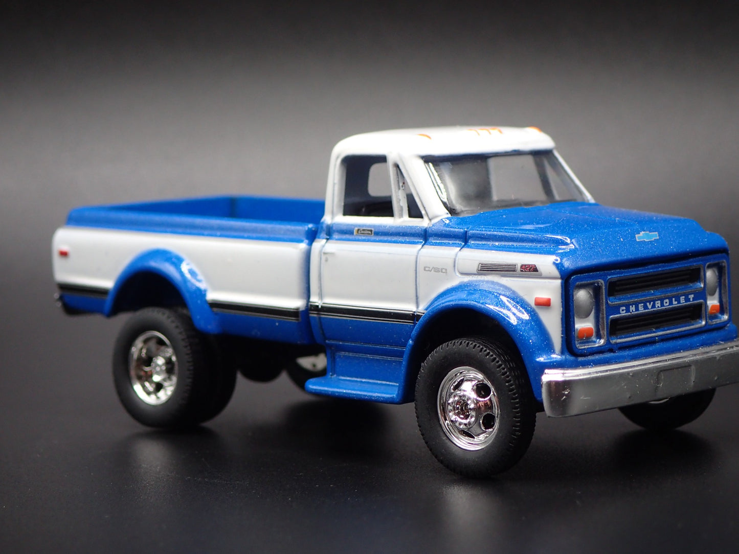 1970 70 CHEVY CHEVROLET C60 PICKUP TRUCK 1:64 SCALE DIORAMA DIECAST MODEL CAR