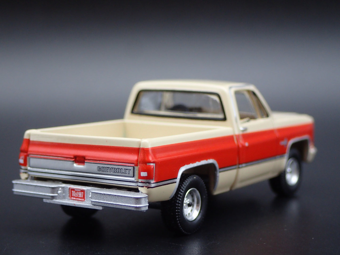 1987 87 CHEVY CHEVROLET SILVERADO R10 PICKUP TRUCK 1/64 SCALE DIECAST MODEL CAR