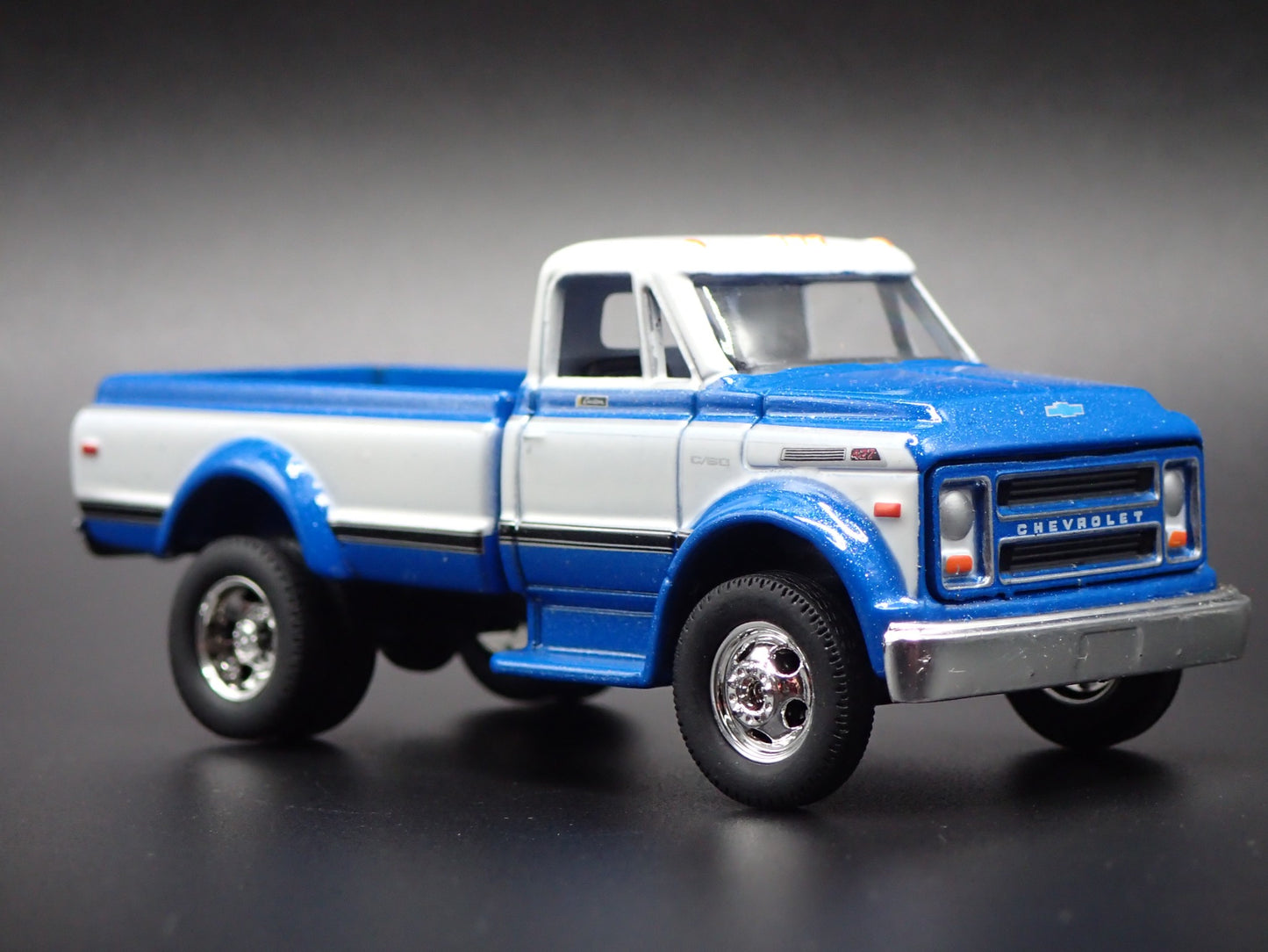 1970 70 CHEVY CHEVROLET C60 PICKUP TRUCK 1:64 SCALE DIORAMA DIECAST MODEL CAR
