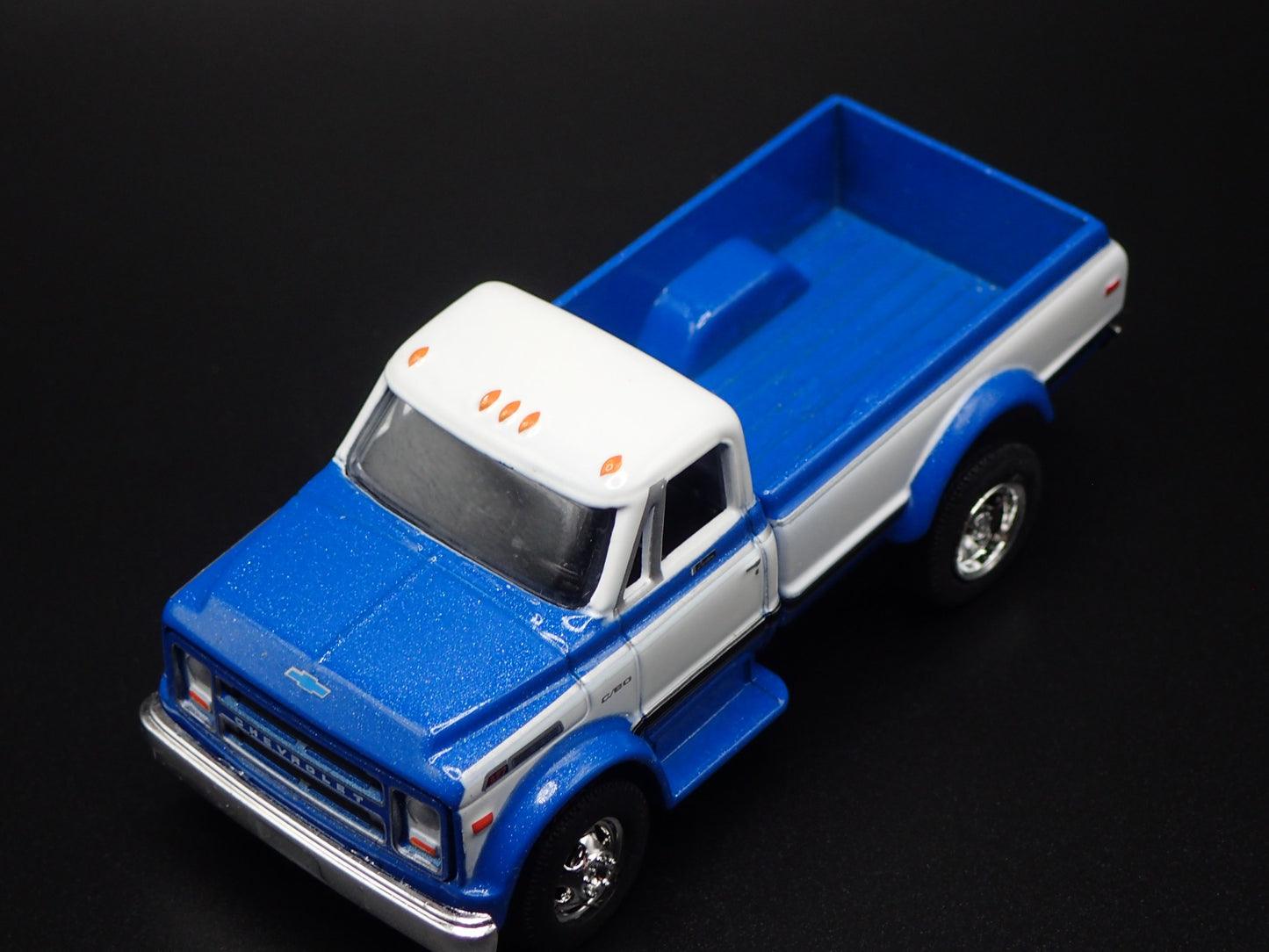 1970 70 CHEVY CHEVROLET C60 PICKUP TRUCK 1:64 SCALE DIORAMA DIECAST MODEL CAR
