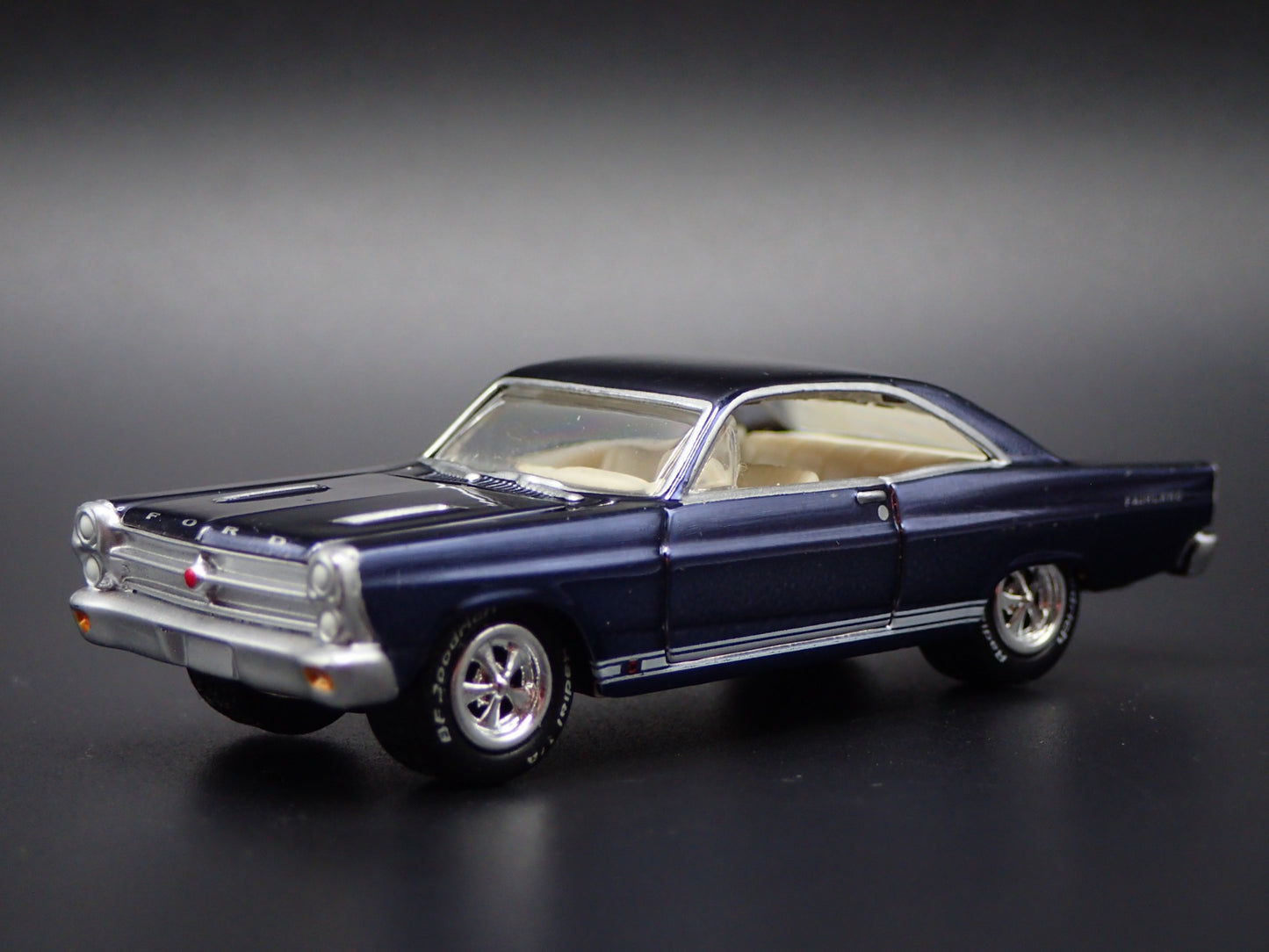 1966 66 FORD FAIRLANE GT RARE 1:64 SCALE COLLECTIBLE DIORAMA DIECAST MODEL CAR