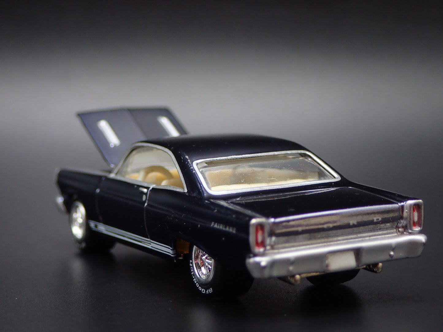 1966 66 FORD FAIRLANE GT RARE 1:64 SCALE COLLECTIBLE DIORAMA DIECAST MODEL CAR