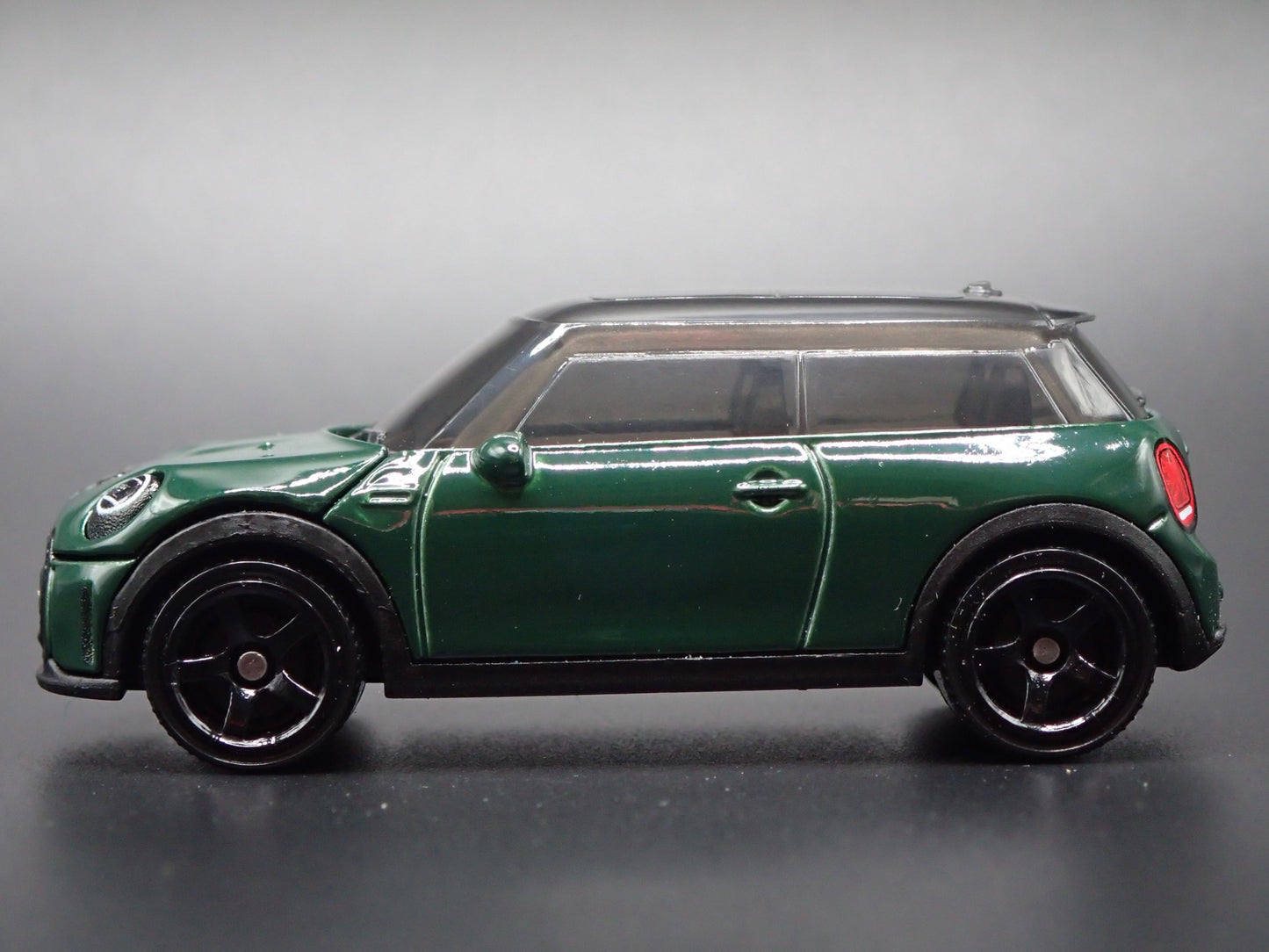 2020 - 2024 MINI COOPER SE EV GREEN 1:64 SCALE DIORAMA DIECAST MODEL CAR
