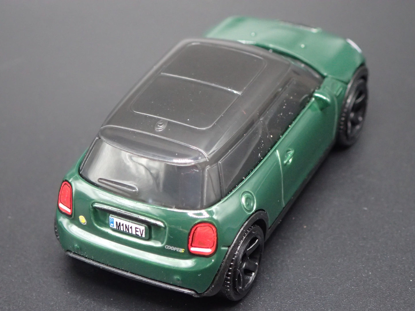 2020 - 2024 MINI COOPER SE EV GREEN 1:64 SCALE DIORAMA DIECAST MODEL CAR