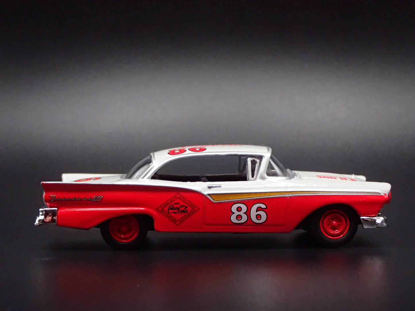 1957 57 FORD FAIRLANE 500 COKE 1:64 SCALE COLLECTIBLE DIORAMA DIECAST MODEL CAR
