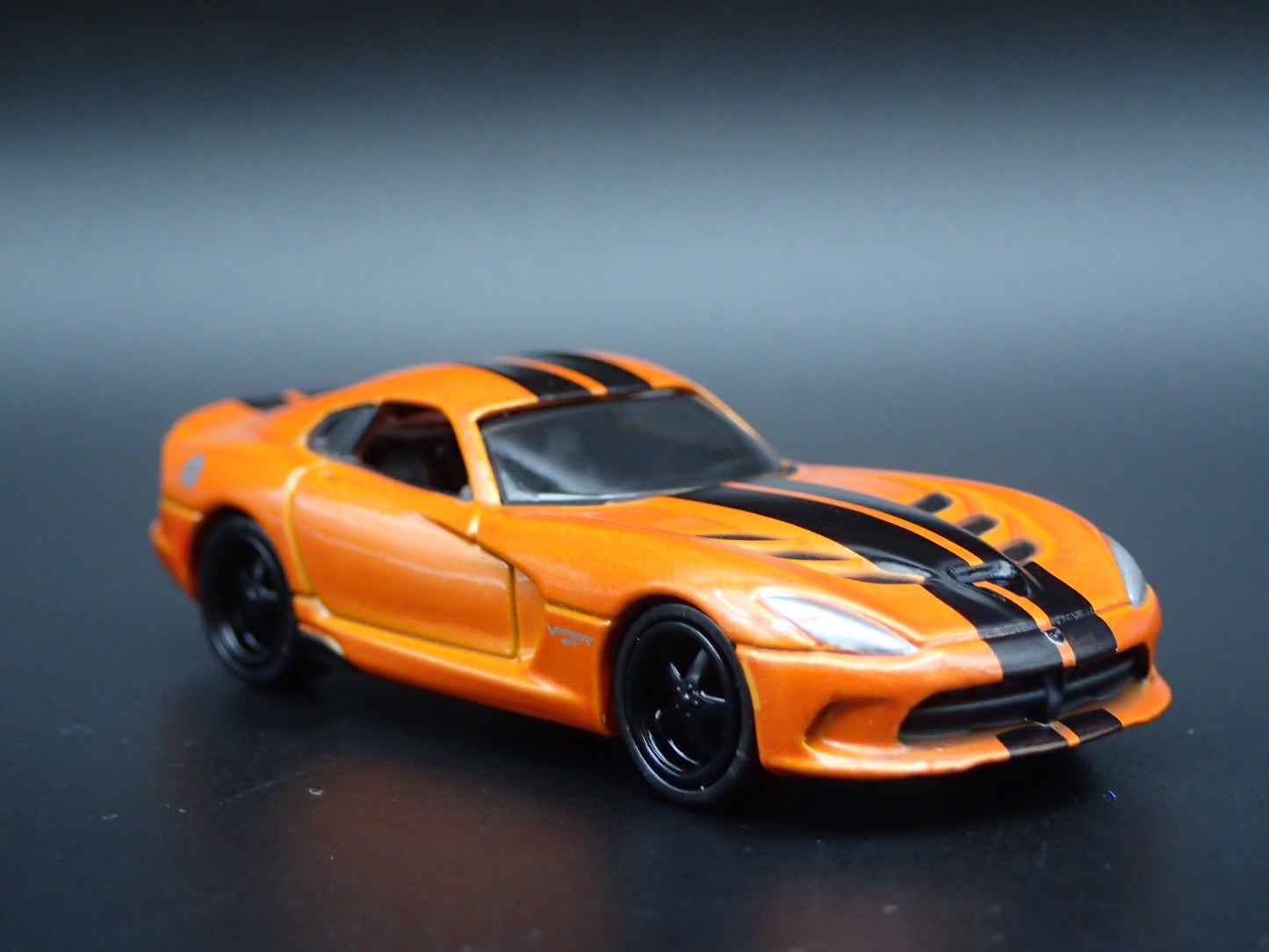 2013- 2017 DODGE VIPER GTC ORANGE RARE 1/64 SCALE COLLECTIBLE DIECAST MODEL CAR