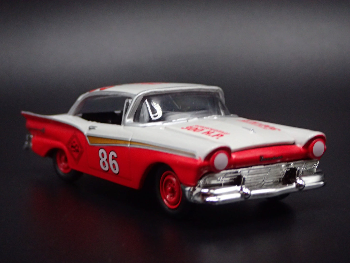 1957 57 FORD FAIRLANE 500 COKE 1:64 SCALE COLLECTIBLE DIORAMA DIECAST MODEL CAR