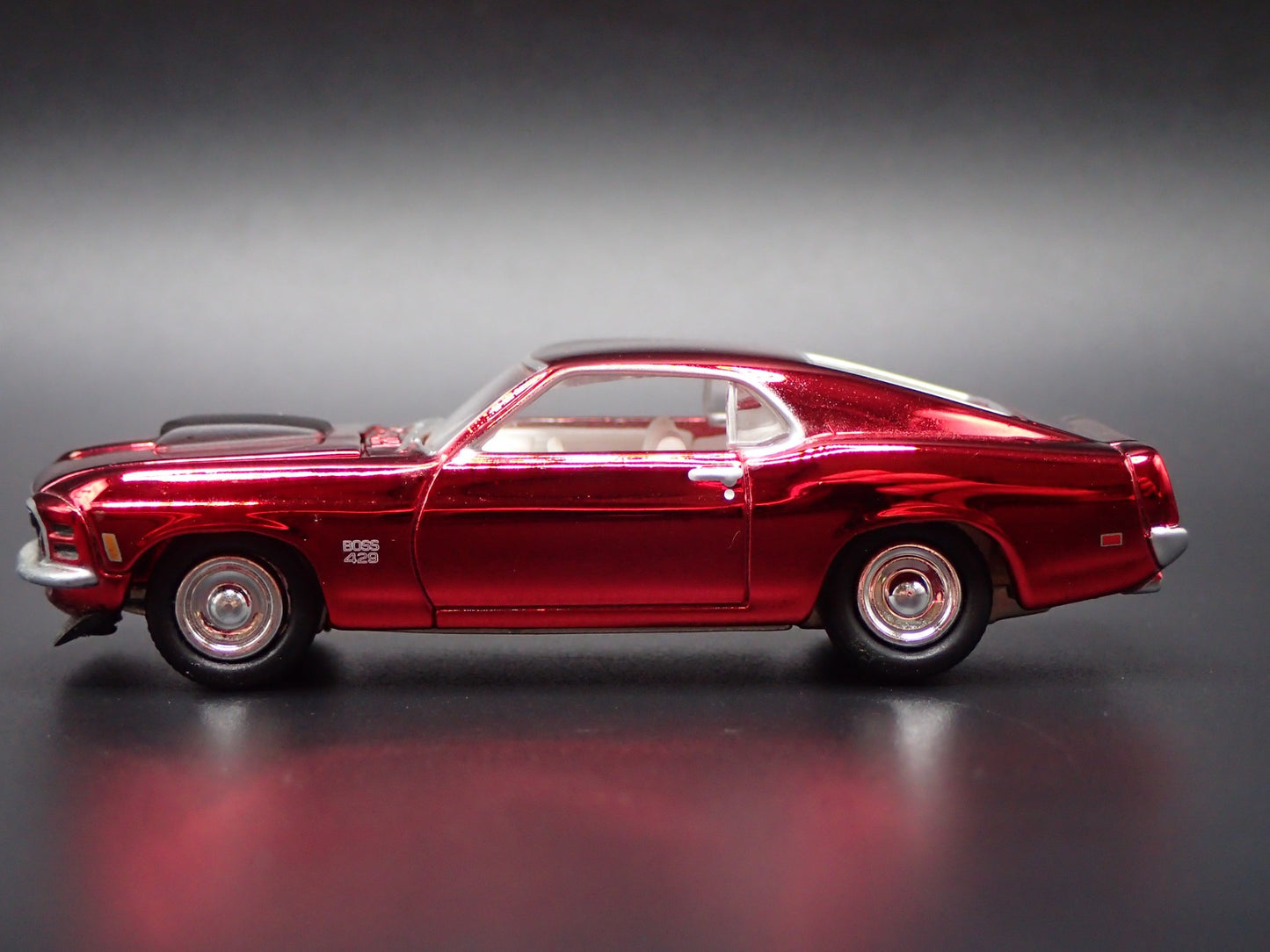 1970 70 FORD MUSTANG FASTBACK BOSS 429 RARE 1:64 SCALE DIORAMA DIECAST MODEL CAR