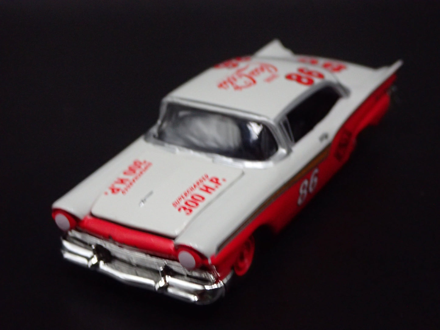 1957 57 FORD FAIRLANE 500 COKE 1:64 SCALE COLLECTIBLE DIORAMA DIECAST MODEL CAR