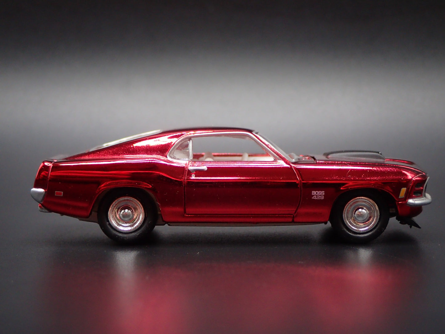 1970 70 FORD MUSTANG FASTBACK BOSS 429 RARE 1:64 SCALE DIORAMA DIECAST MODEL CAR