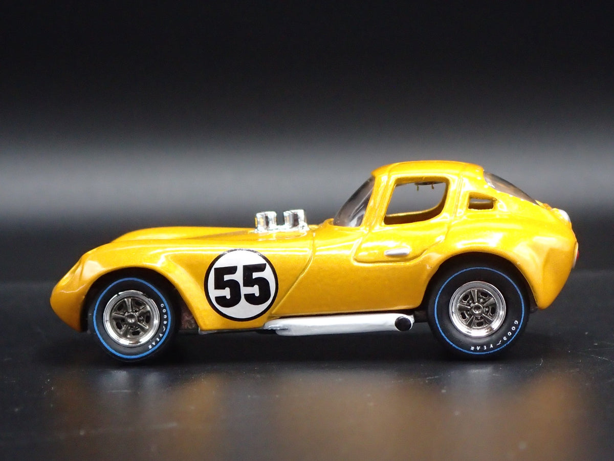 1963 63 CHEETAH RACE CAR YELLOW 1:64 SCALE COLLECTIBLE DIORAMA DIECAST MODEL CAR