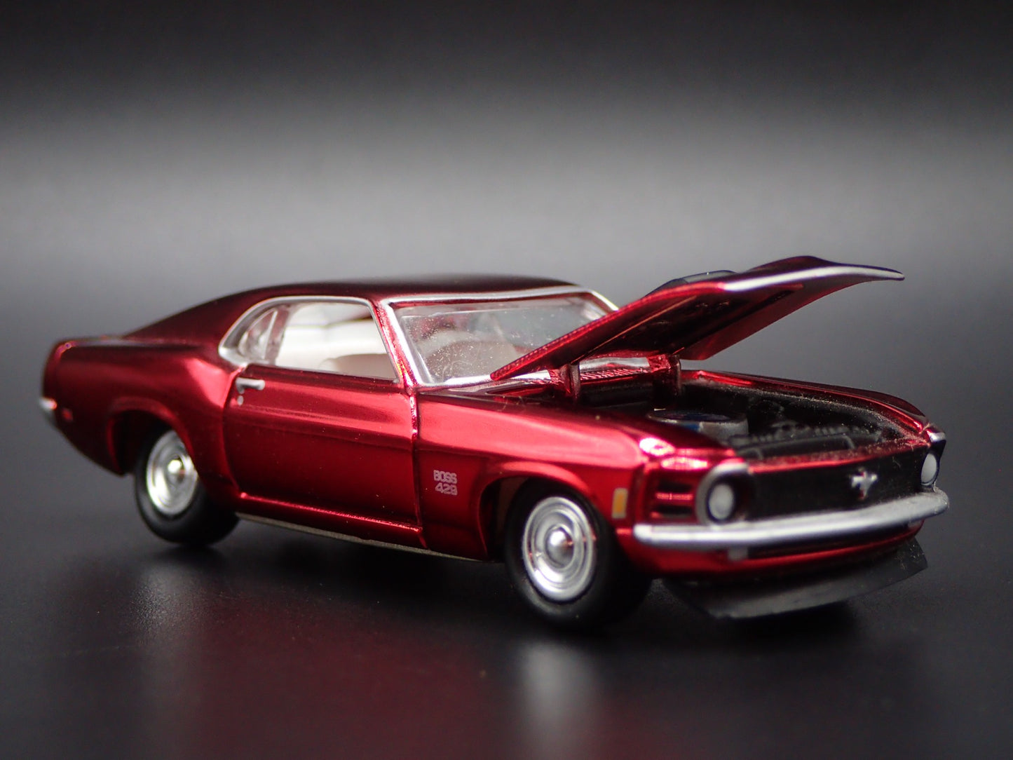 1970 70 FORD MUSTANG FASTBACK BOSS 429 RARE 1:64 SCALE DIORAMA DIECAST MODEL CAR