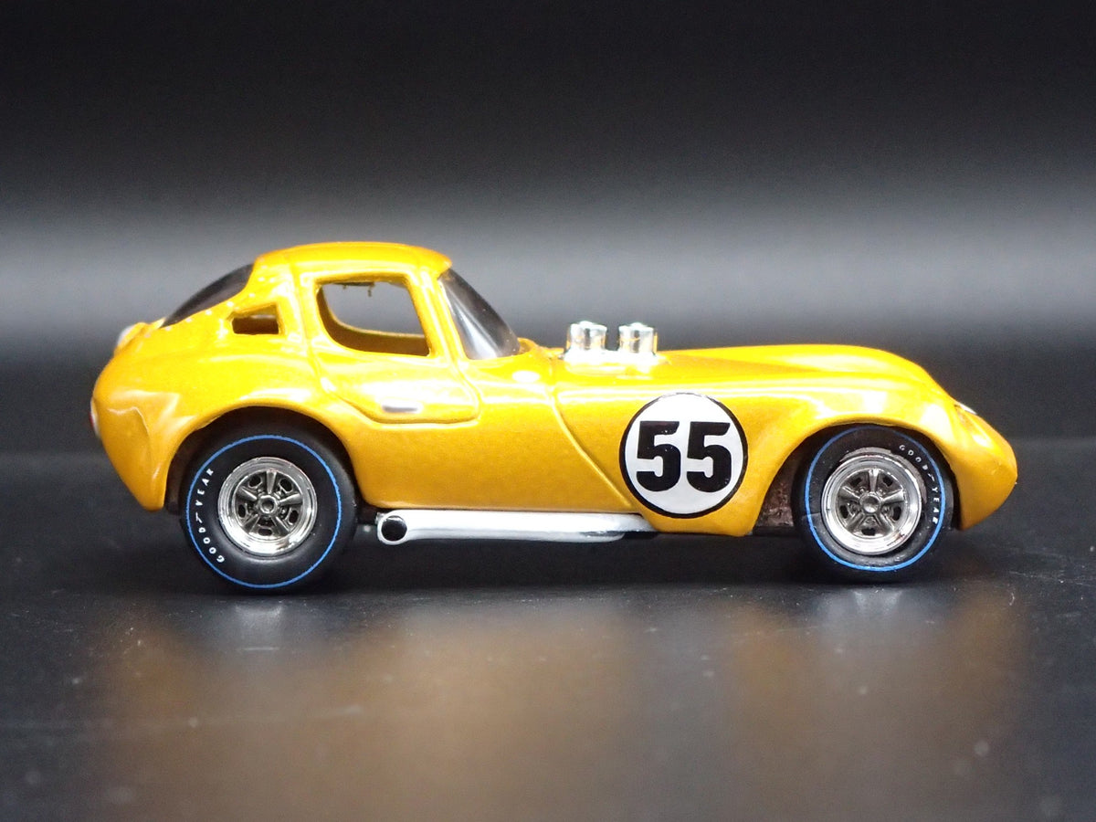 1963 63 CHEETAH RACE CAR YELLOW 1:64 SCALE COLLECTIBLE DIORAMA DIECAST MODEL CAR