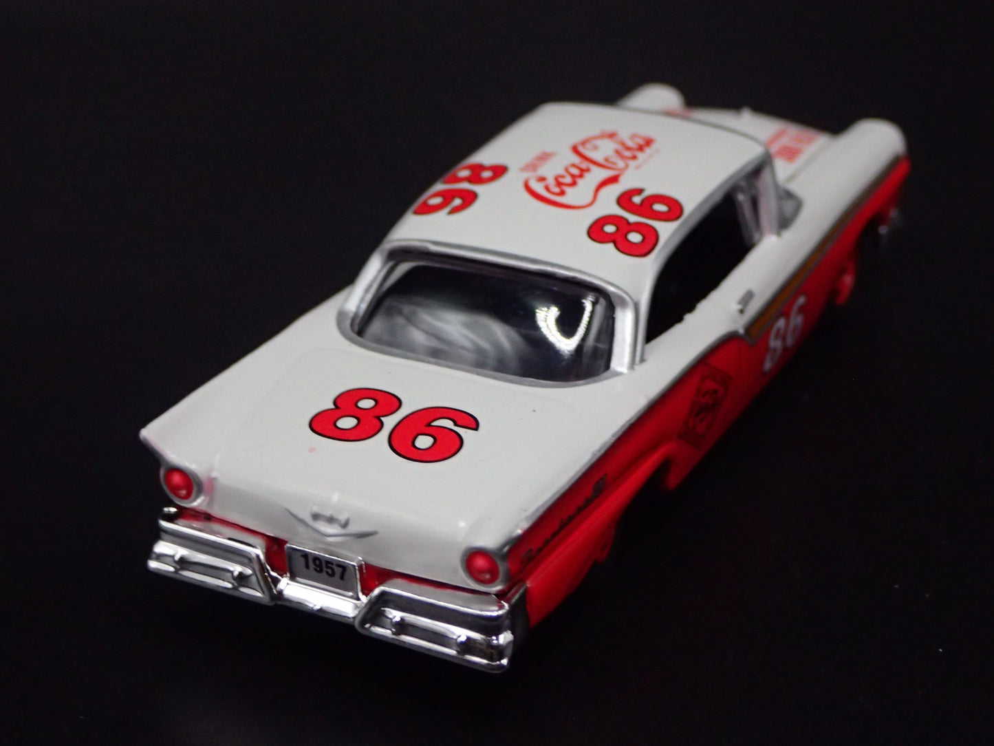 1957 57 FORD FAIRLANE 500 COKE 1:64 SCALE COLLECTIBLE DIORAMA DIECAST MODEL CAR
